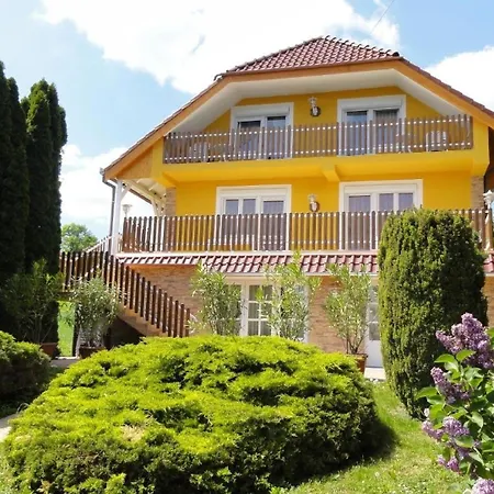 In Zentrumsnaehe Mit Panorama Apartmán *
